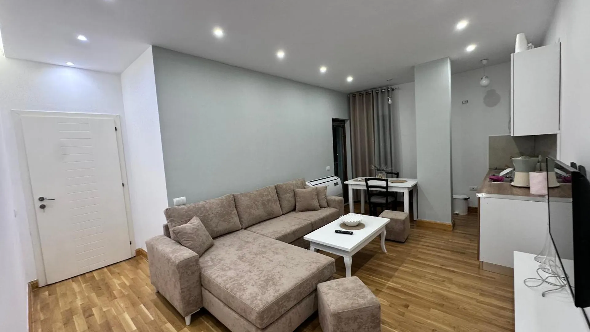 Ferienwohnung Ecoluxe Penthouse Tirana
